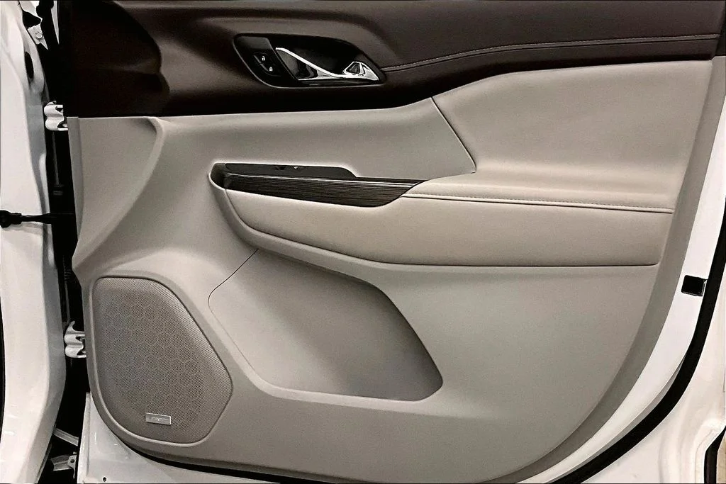 2023 GMC Acadia SLT - Photo 29