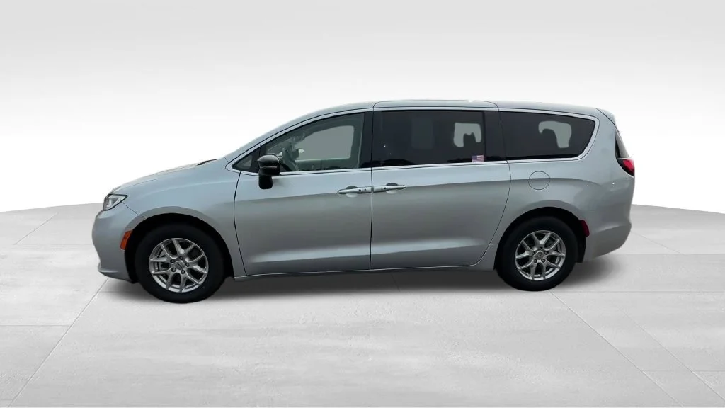 Used 2024 Silver Chrysler Touring L image 8