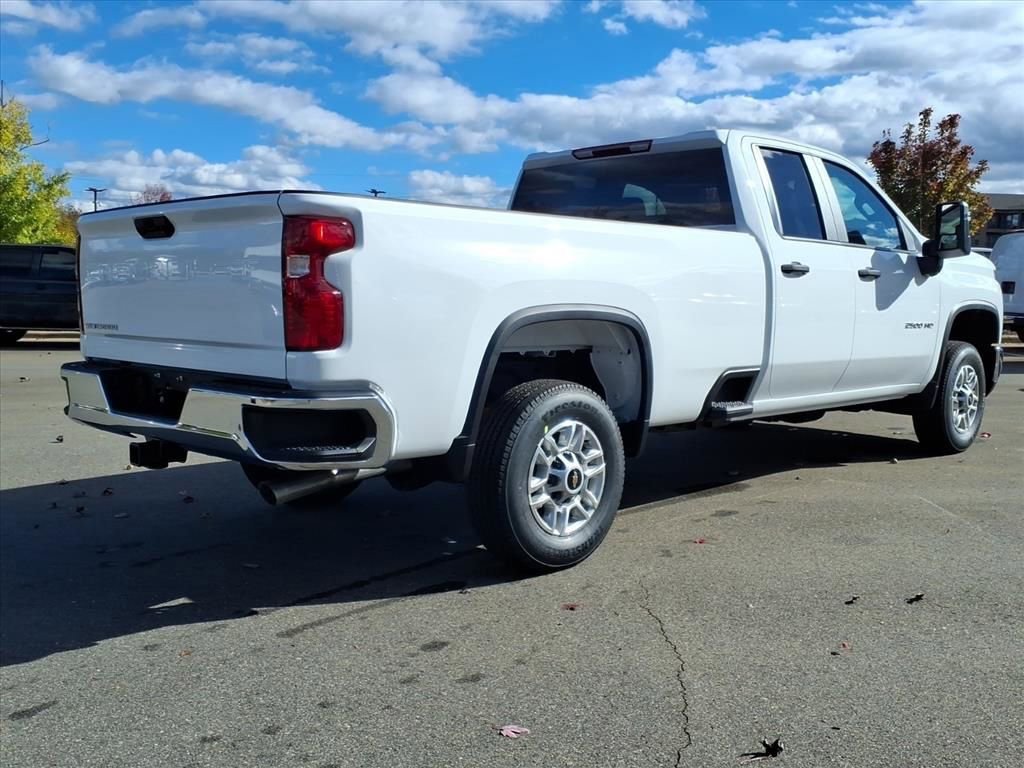 New 2026 Summit White Chevrolet WT image 28