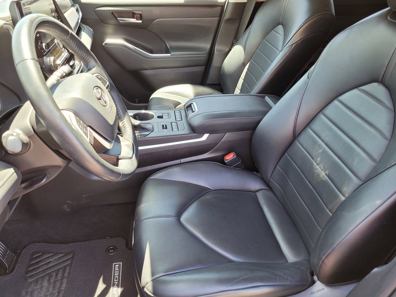 Used 2022  Toyota XLE image 16