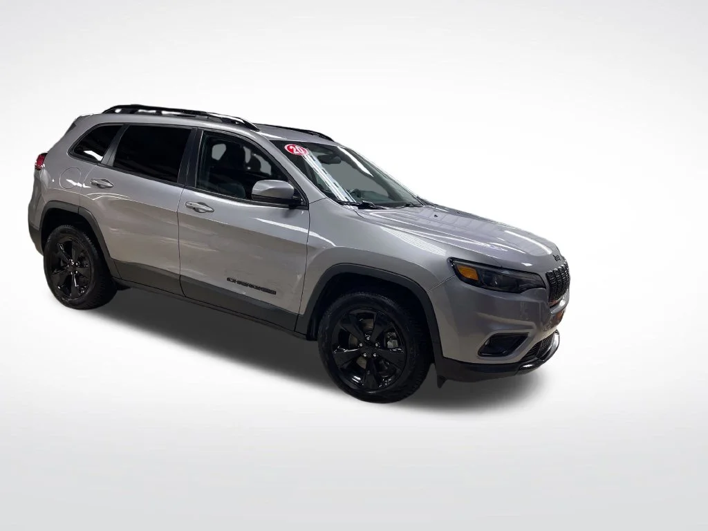Used 2020 Silver Jeep Latitude Plus image 11