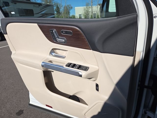 New 2026 Polar White Mercedes-Benz GLB250 image 21