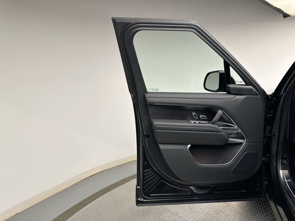 New 2027 Carpathian Grey Land Rover SE image 9