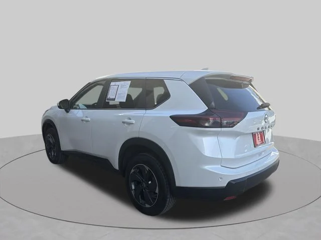 Used 2025 White Nissan SV image 4