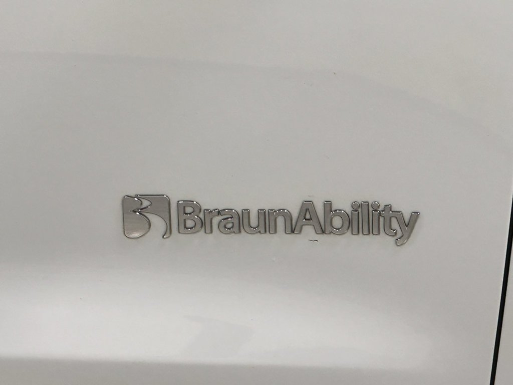 Used 2022 White Chrysler Wheelchair Accessible-Touring L image 5