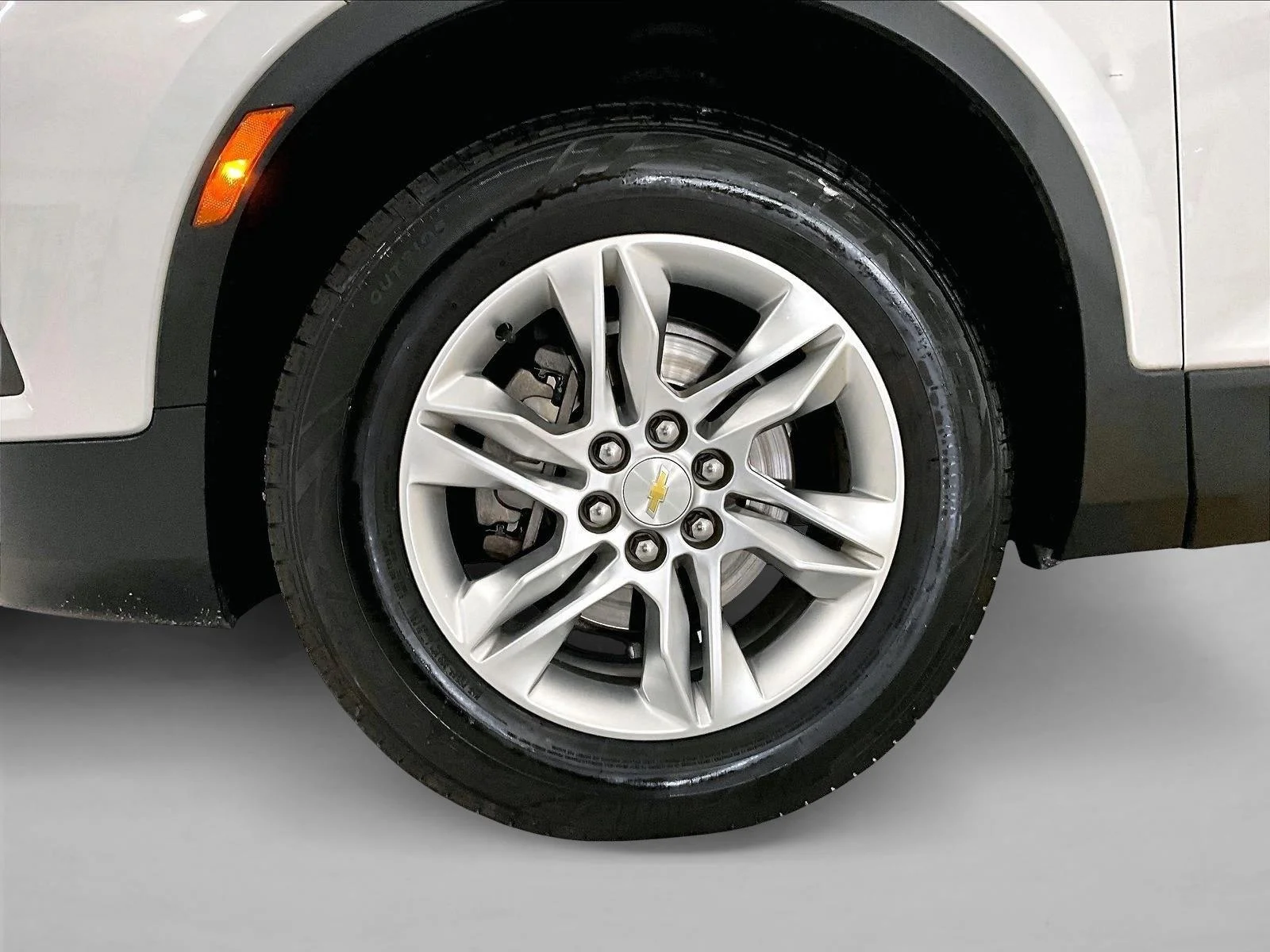 Used 2019 Silver Ice Metallic Chevrolet  image 10