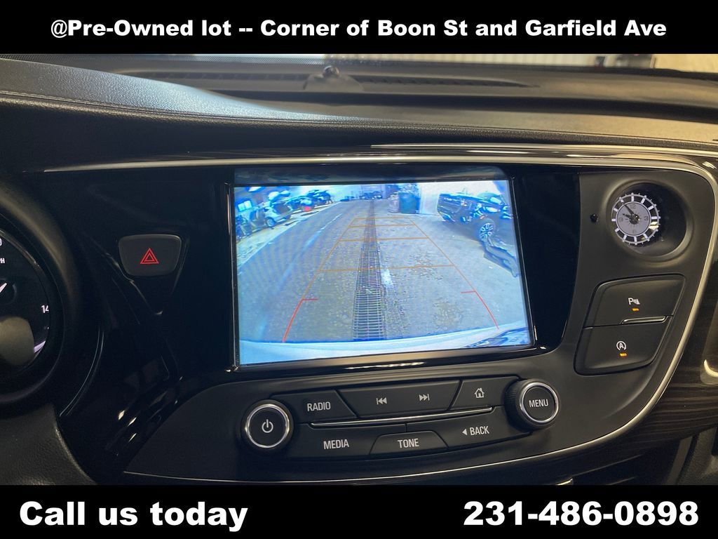 Used 2019 SUMMIT WHITE Buick Essence image 23