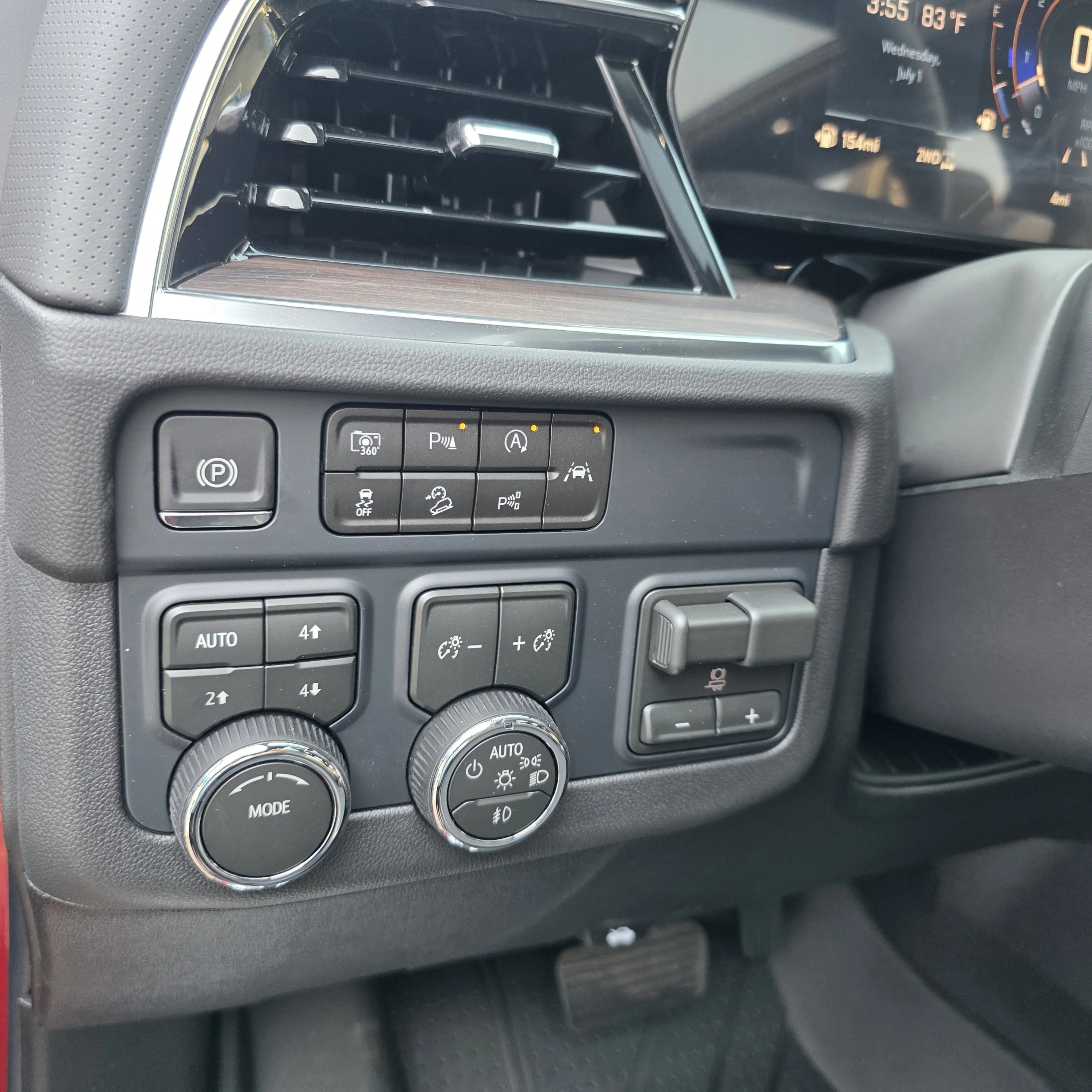 2026 Chevrolet Suburban Premier - Photo 10