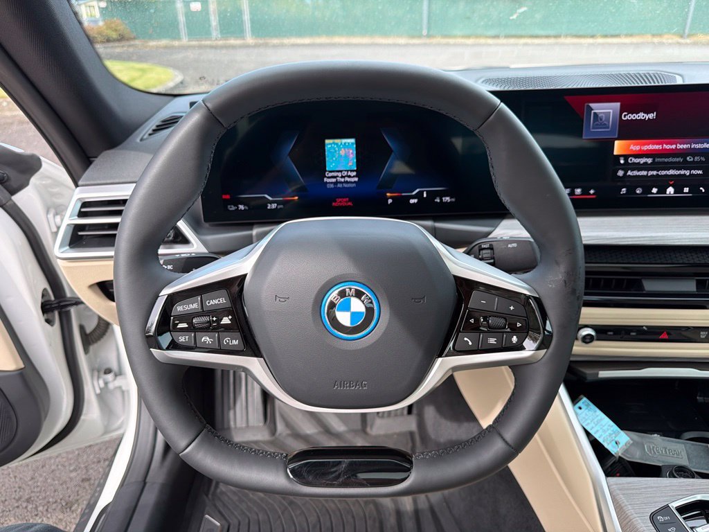 Used 2025 Alpine White BMW xDrive40 image 19