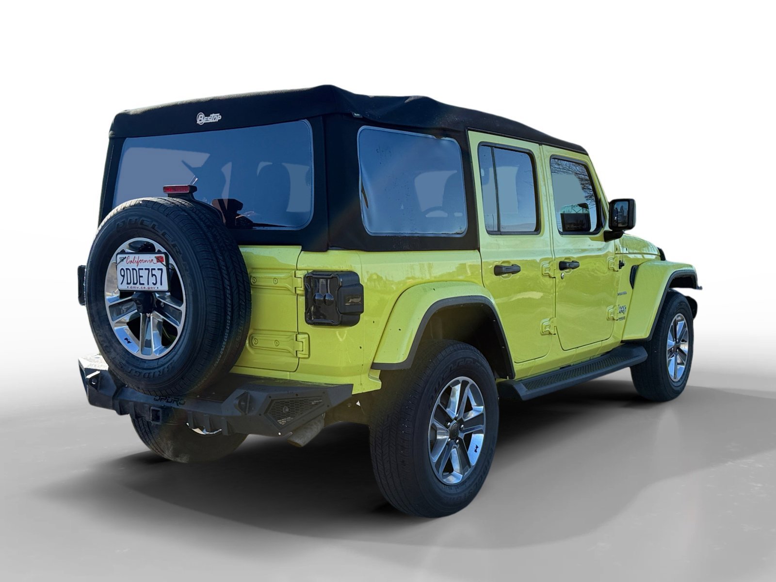 Used 2022 High Velocity Clearcoat Jeep Unlimited Sahara image 5
