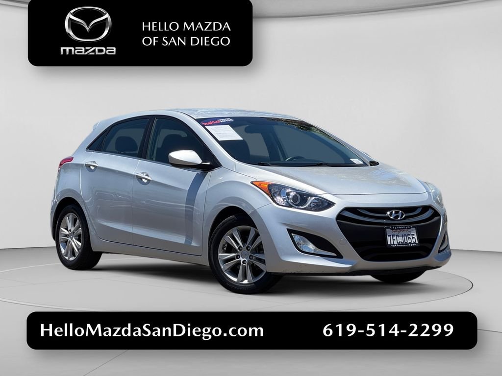 Used 2014 Shimmering Silver Hyundai Base image 1
