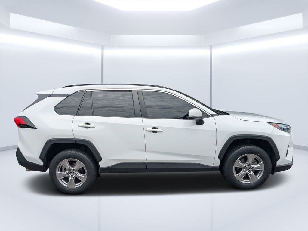 Used 2022 White Toyota XLE image 3
