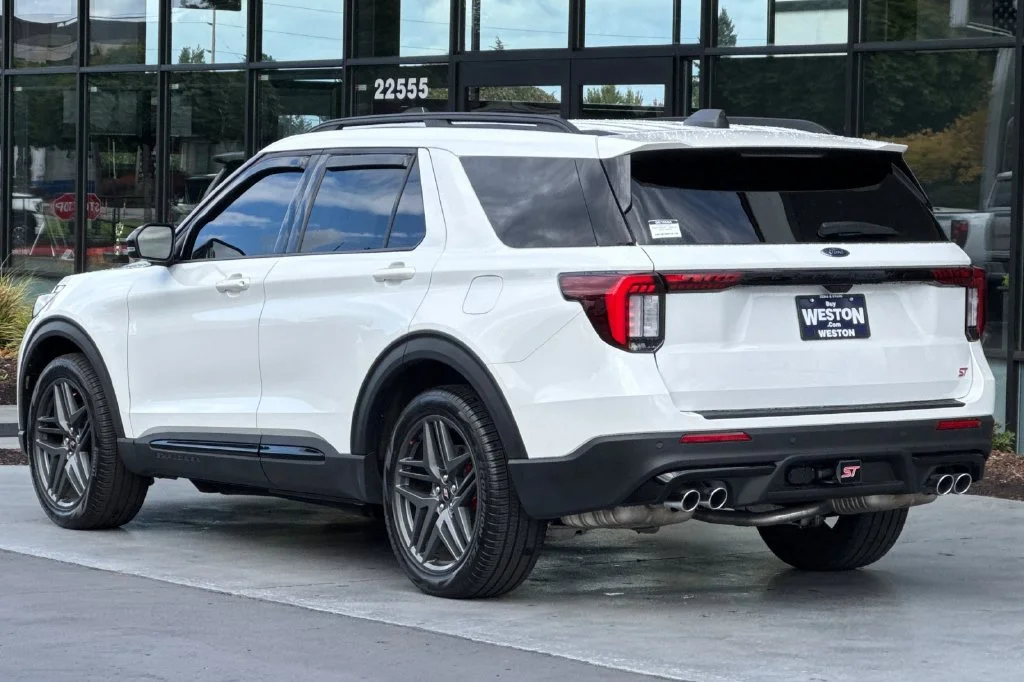 2025 Ford Explorer ST - Photo 6