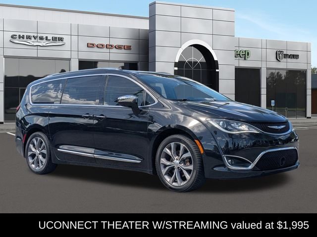 2018 Chrysler Pacifica Limited's photo