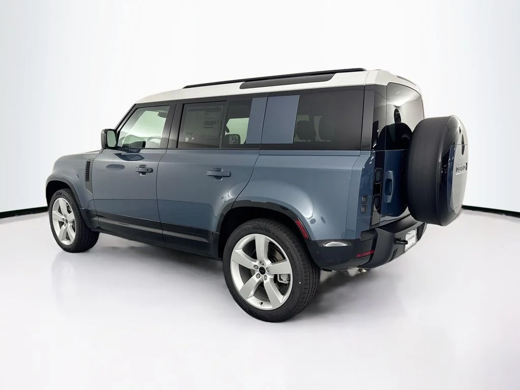 New 2026 Tasman Blue Land Rover X-Dynamic SE image 7