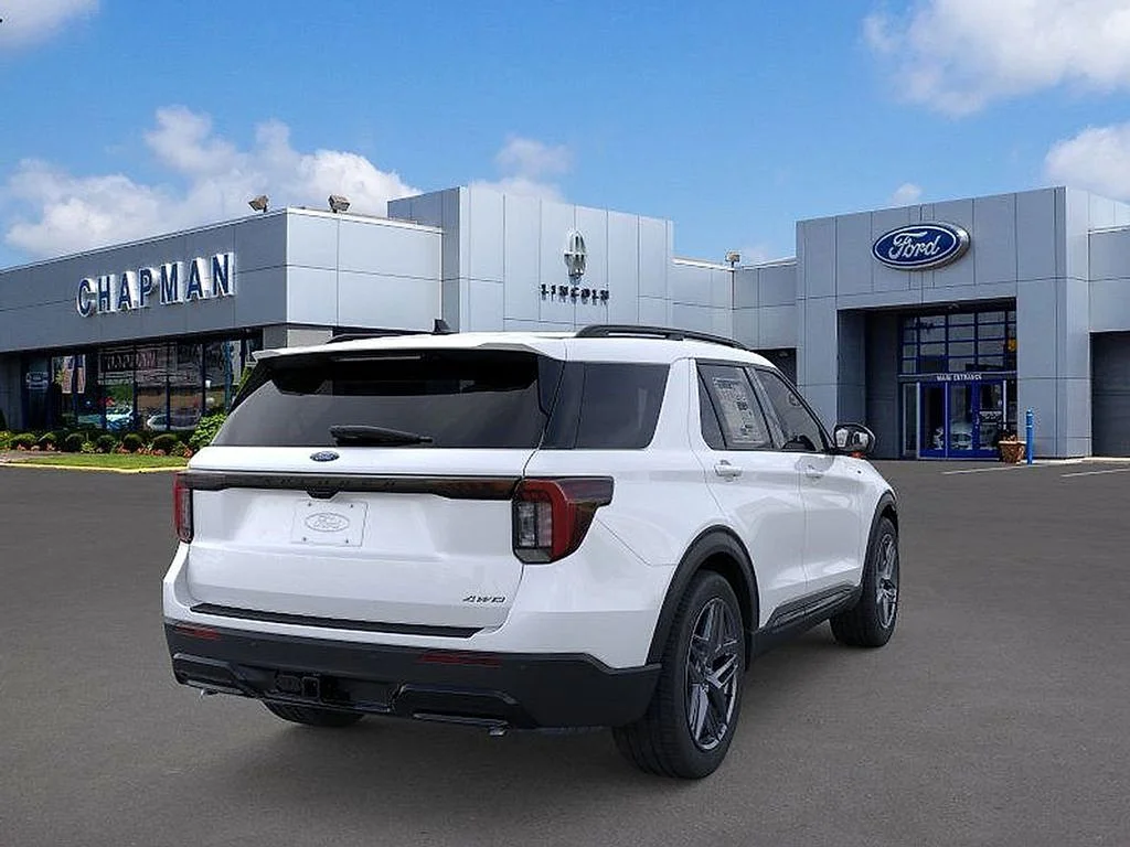 New 2026 Star White Metallic Tri-Coat Ford ST-Line image 8