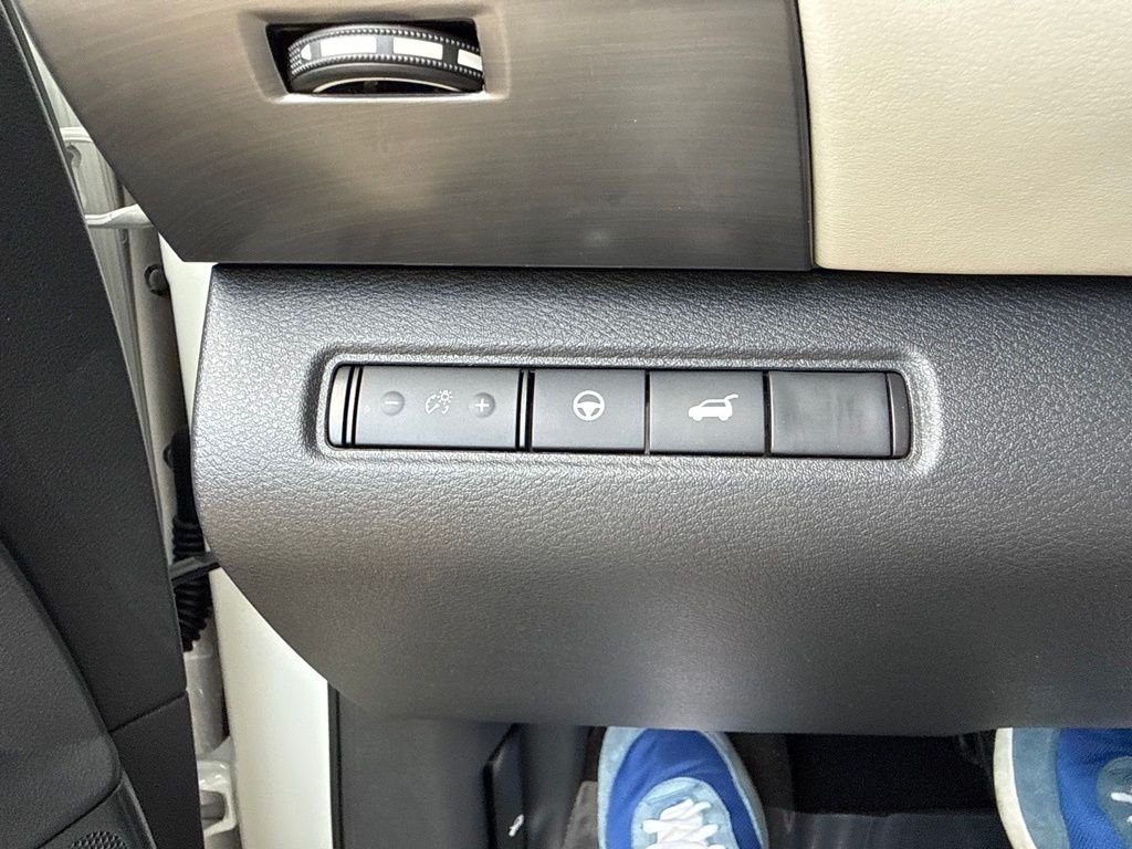 Used 2023 White Nissan SL image 43