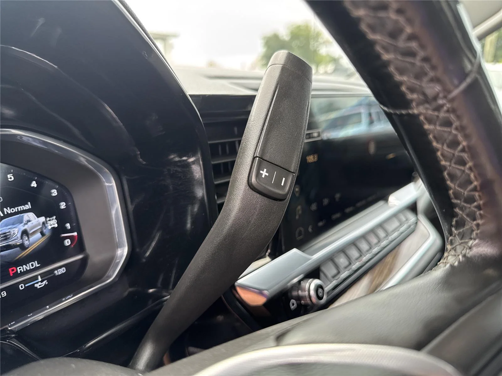 Used 2023 Summit White GMC SLE image 23