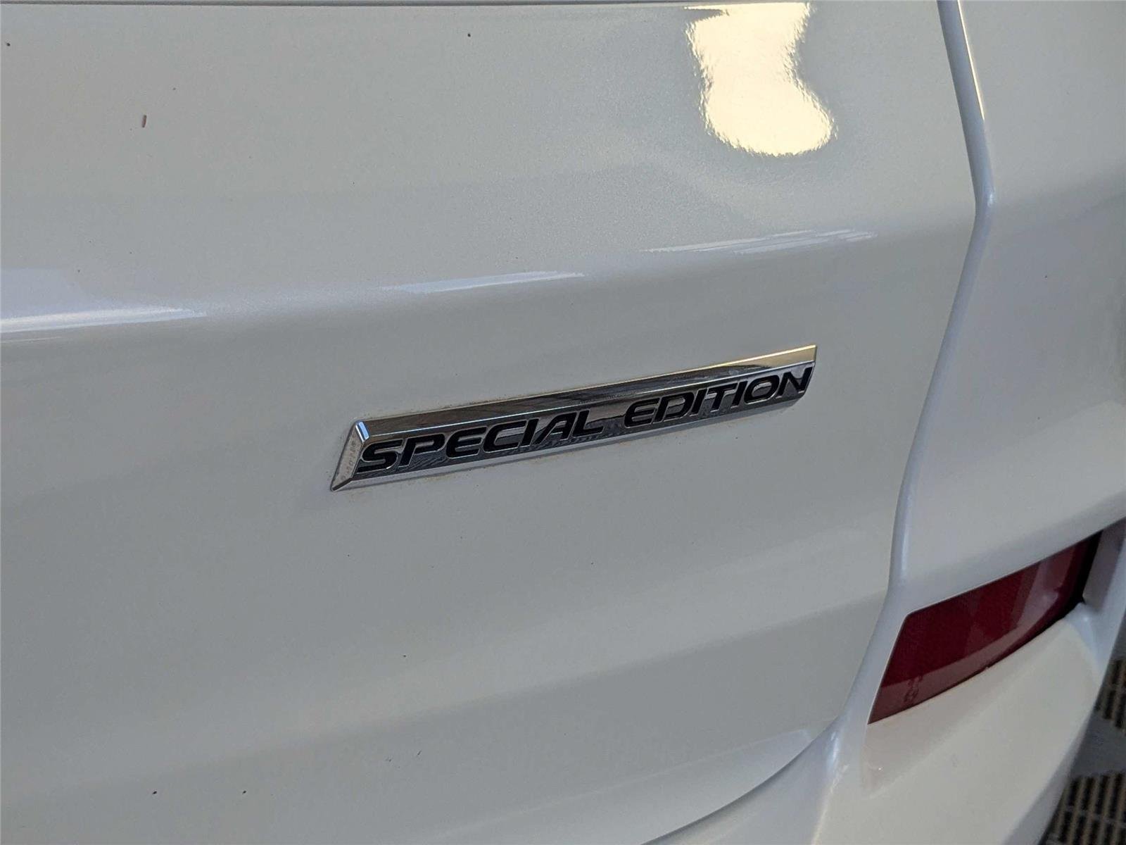 Used 2016 White Diamond Pearl Honda SE image 7