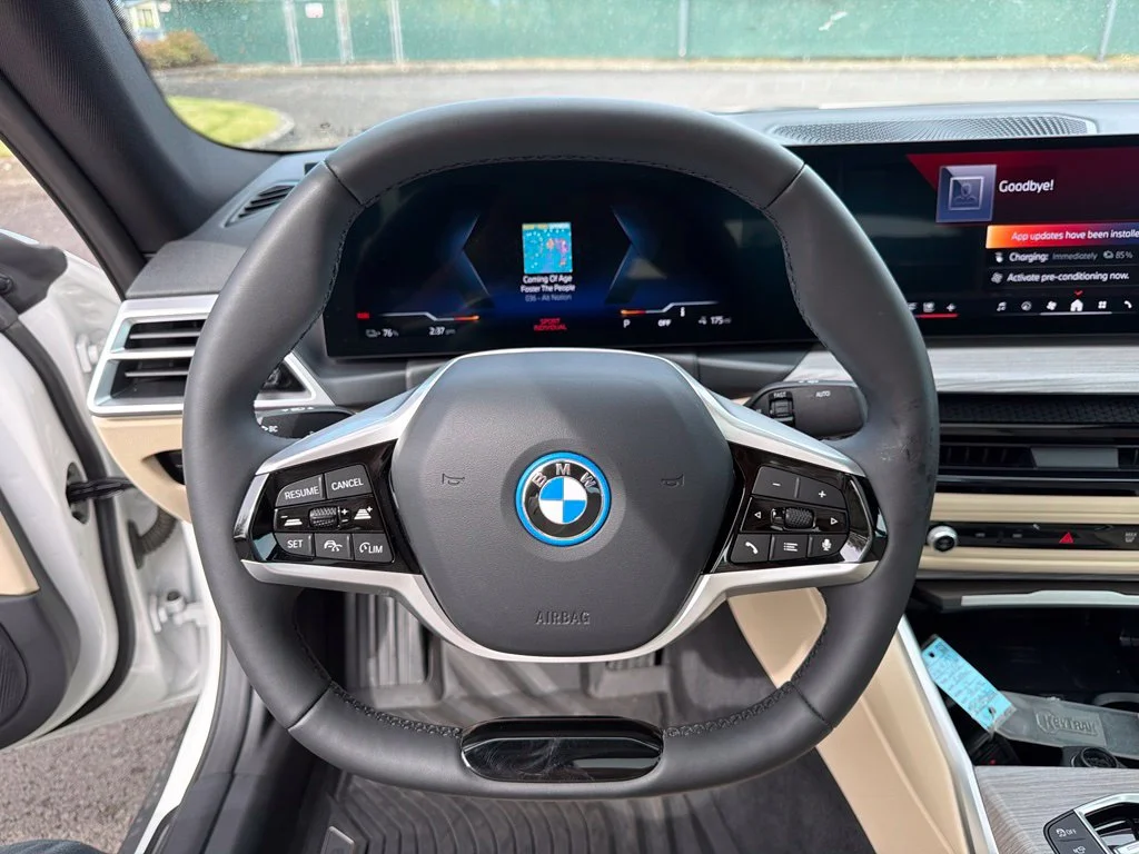 Used 2025 Alpine White BMW xDrive40 image 19