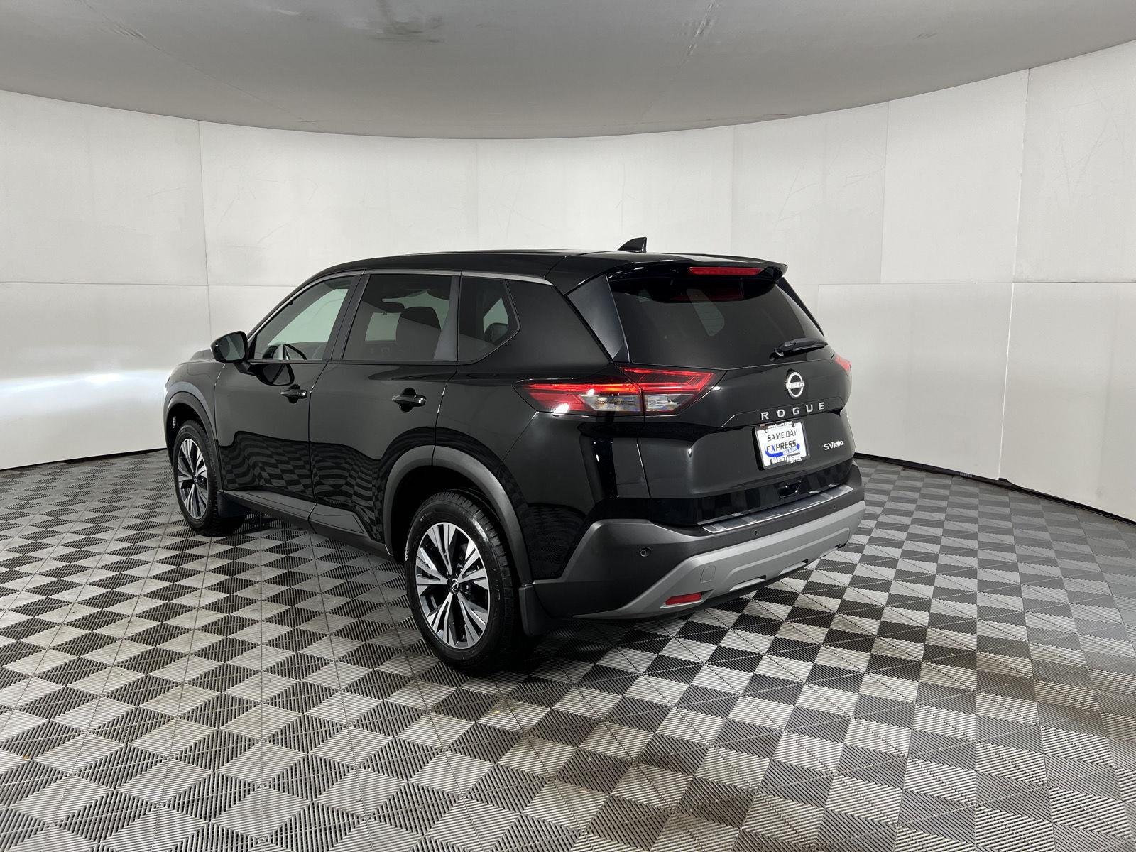 Used 2023 Super Black Nissan SV image 6