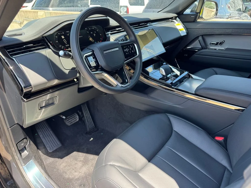 New 2026 Carpathian Gray Premium Metallic Land Rover SE image 8