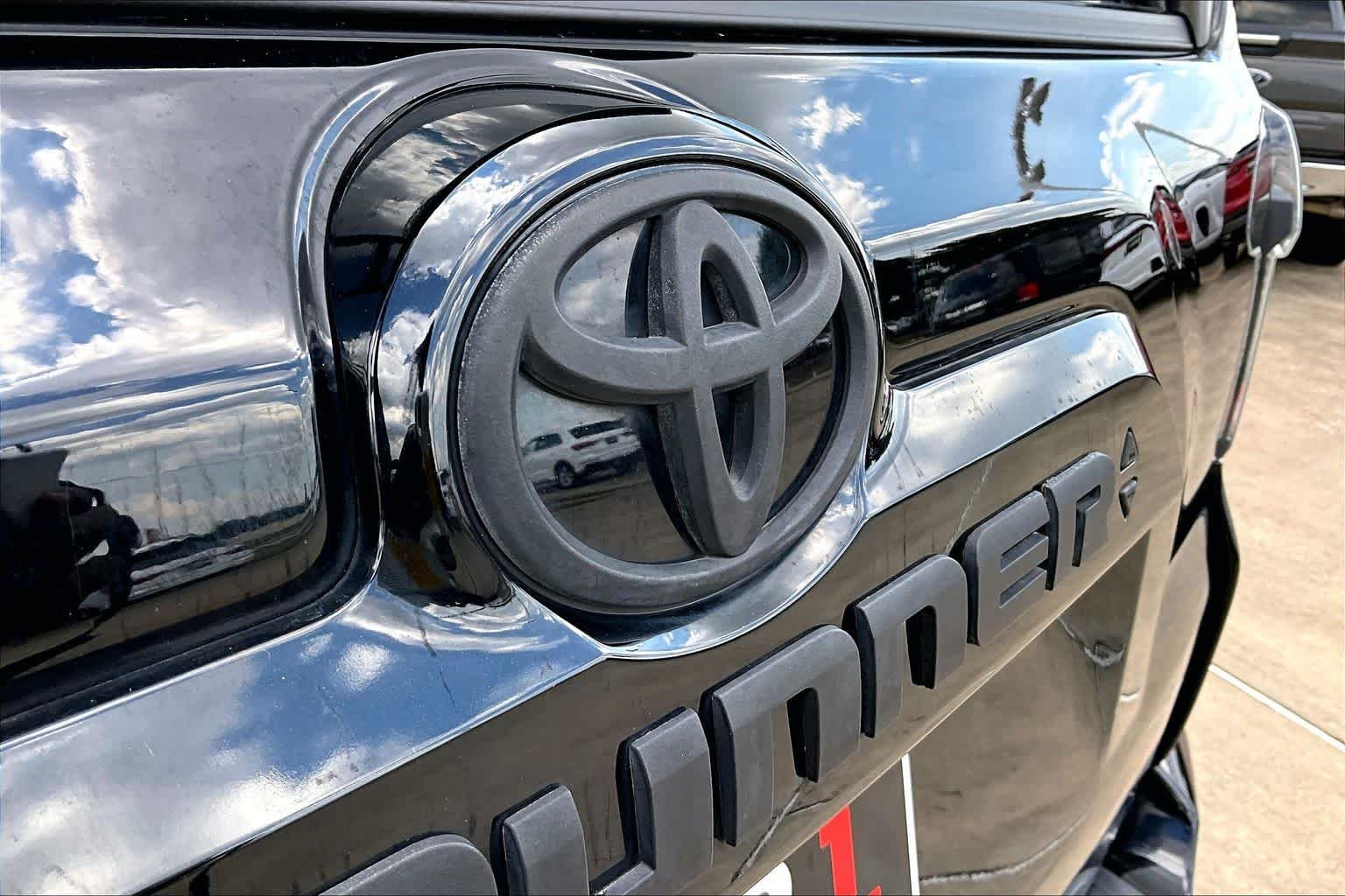 Used 2020 Midnight Black Metallic Toyota SR5 Premium image 10
