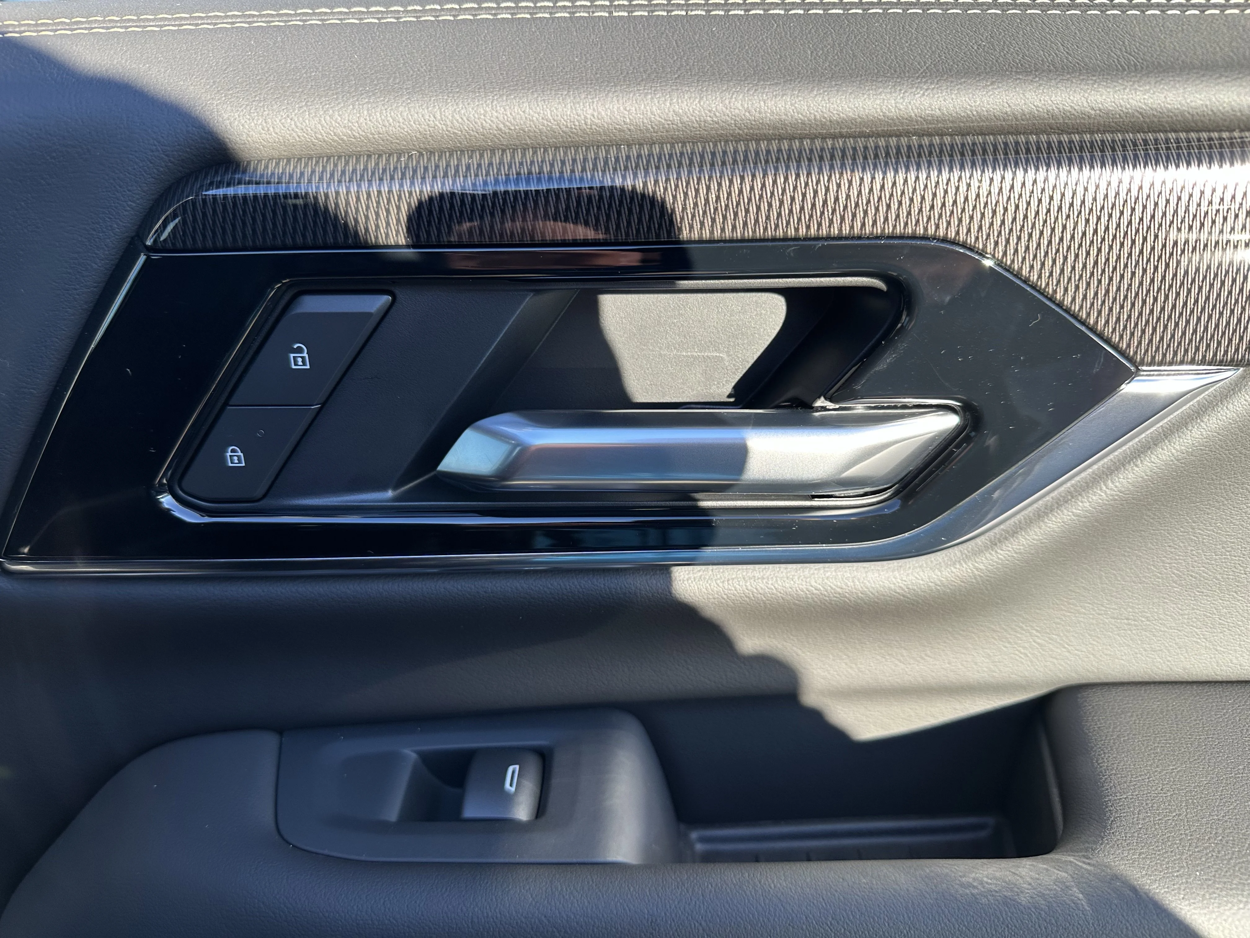 New 2026 Onyx Black GMC Elevation image 19