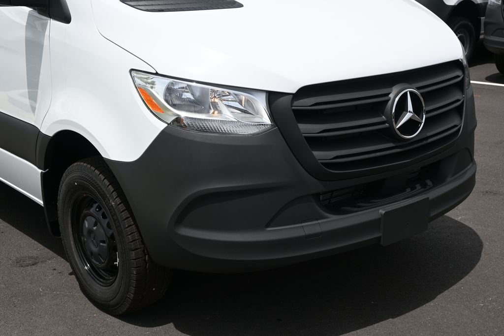 New 2026 Arctic White Mercedes-Benz Cargo 170 WB image 25