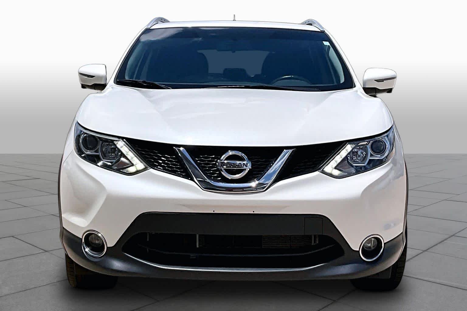 Used 2017 Pearl White Nissan SL image 3