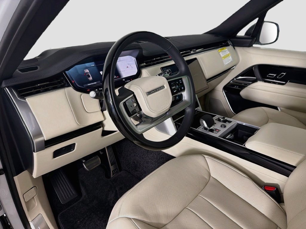 New 2027 Fuji White Land Rover SE image 9