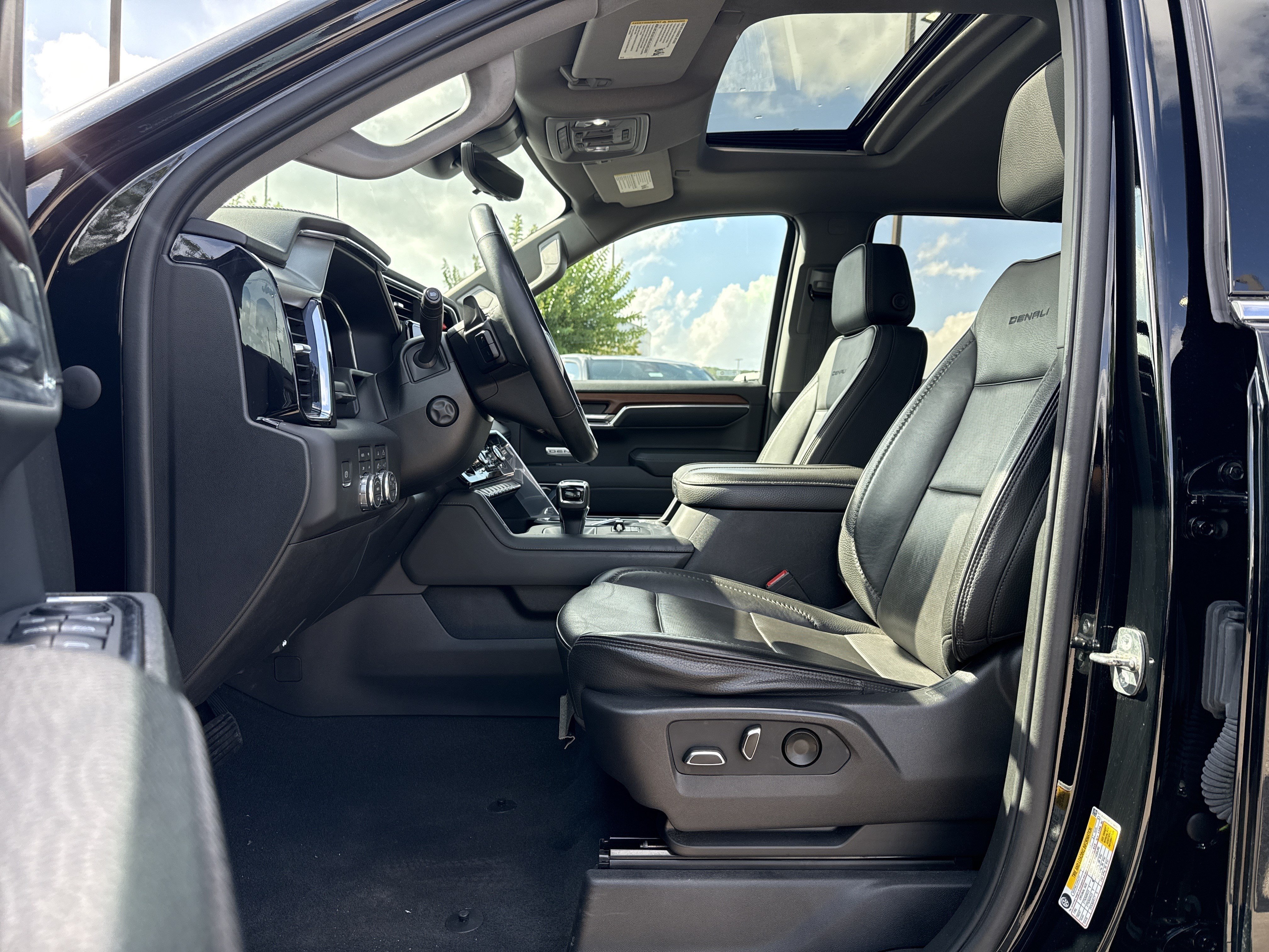 Used 2023 Onyx Black GMC Denali image 9