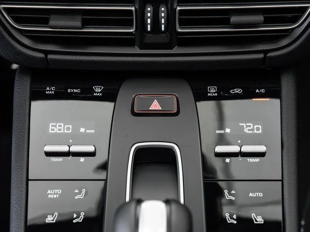 2025 Porsche Macan Base - Photo 18