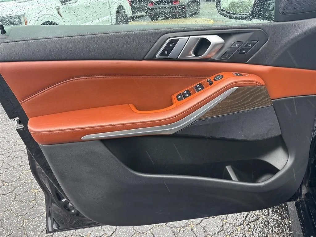 Used 2022 Black BMW sDrive40i image 23