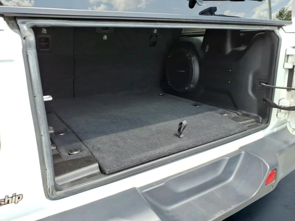 Used 2020 White Jeep Unlimited Rubicon image 11