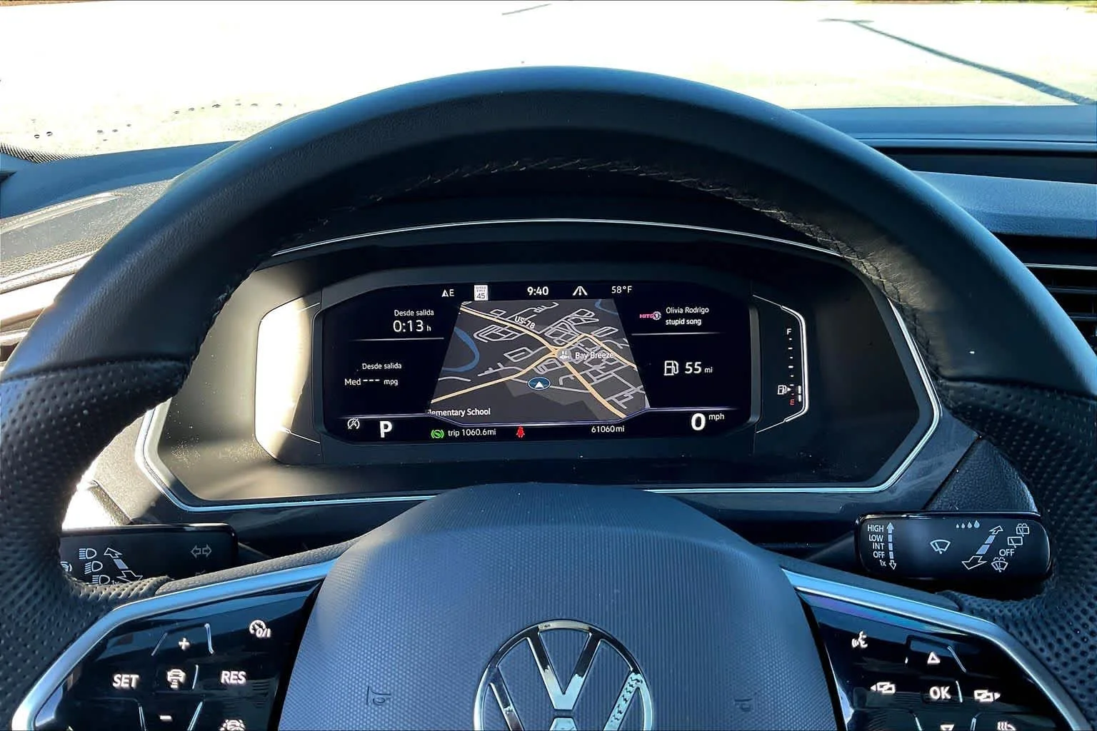 Used 2022 Oryx White Pearl Volkswagen SEL R-Line image 26