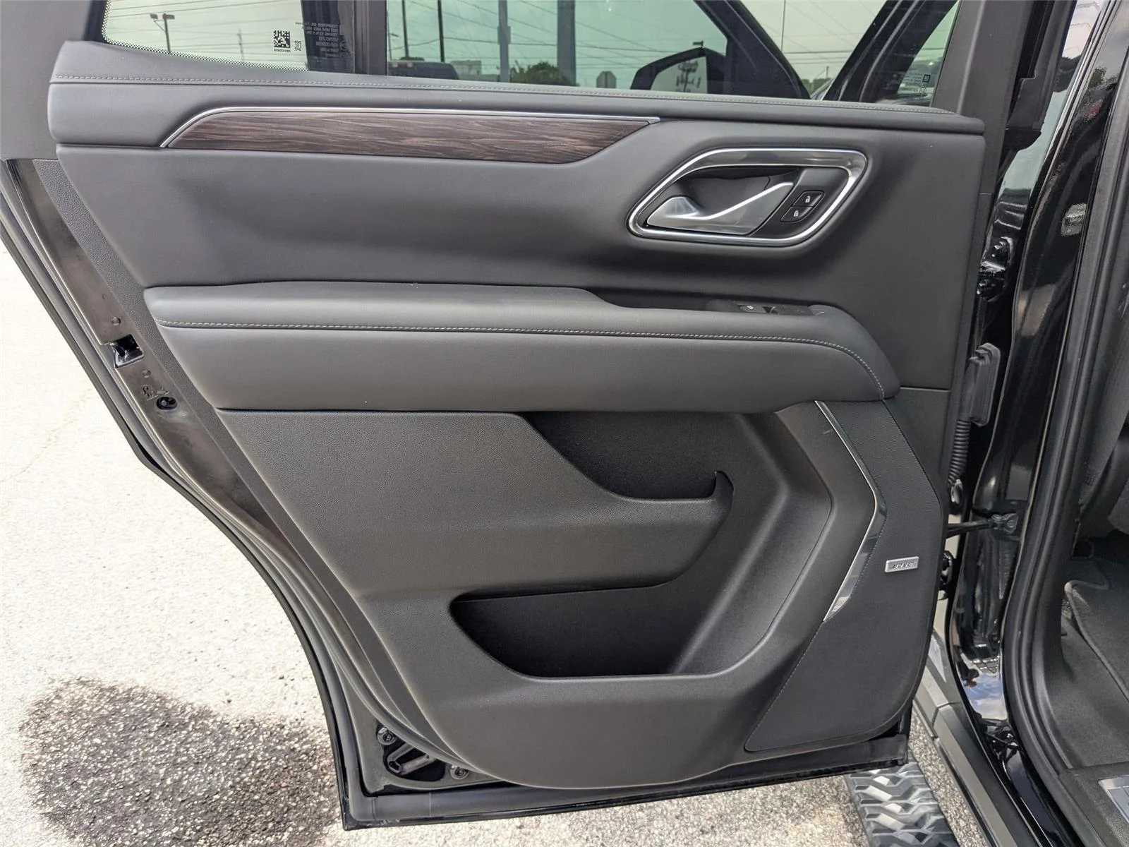 Used 2022 Black Chevrolet Z71 image 23