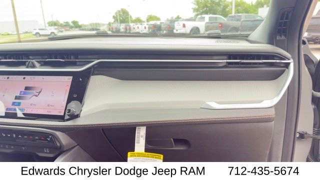New 2026 Sting-Gray Clear-Coat Exterior Paint Jeep Limited image 41