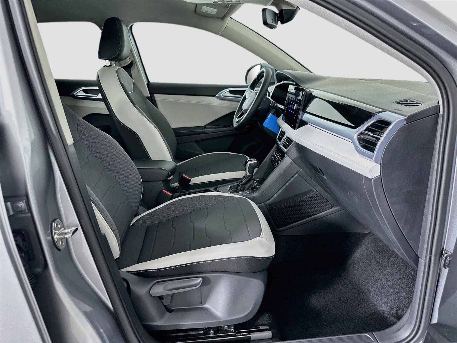 2025 Volkswagen Taos SE - Photo 21