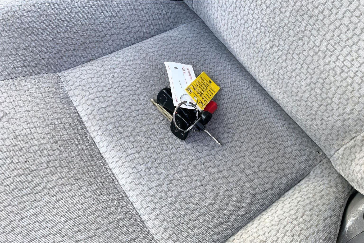 Used 2003 Lunar Mist Metallic Toyota LE image 12