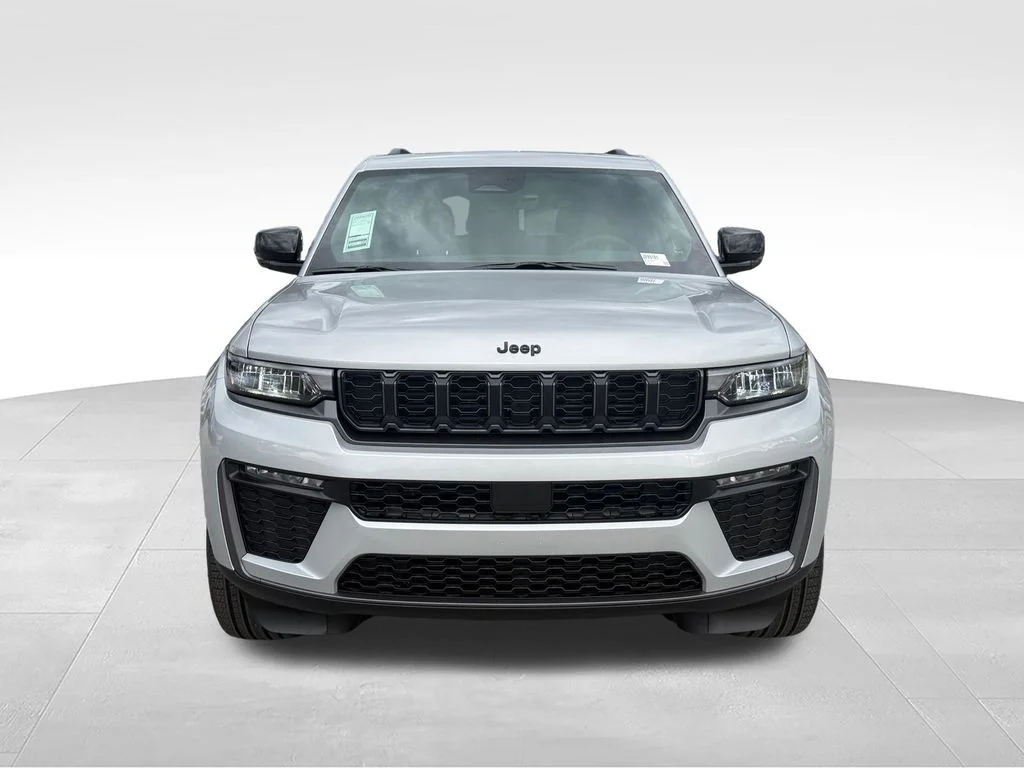 New 2026 Silver Zynith Exterior Paint Jeep Limited image 26