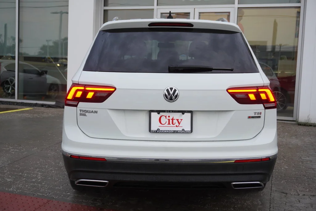 Used 2018 White Volkswagen 2.0T SEL image 7