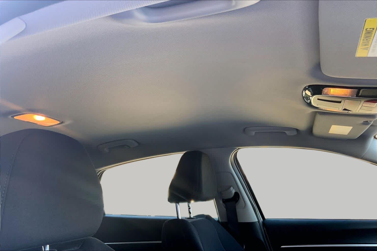 Used 2025 Serenity White Hyundai SE image 13