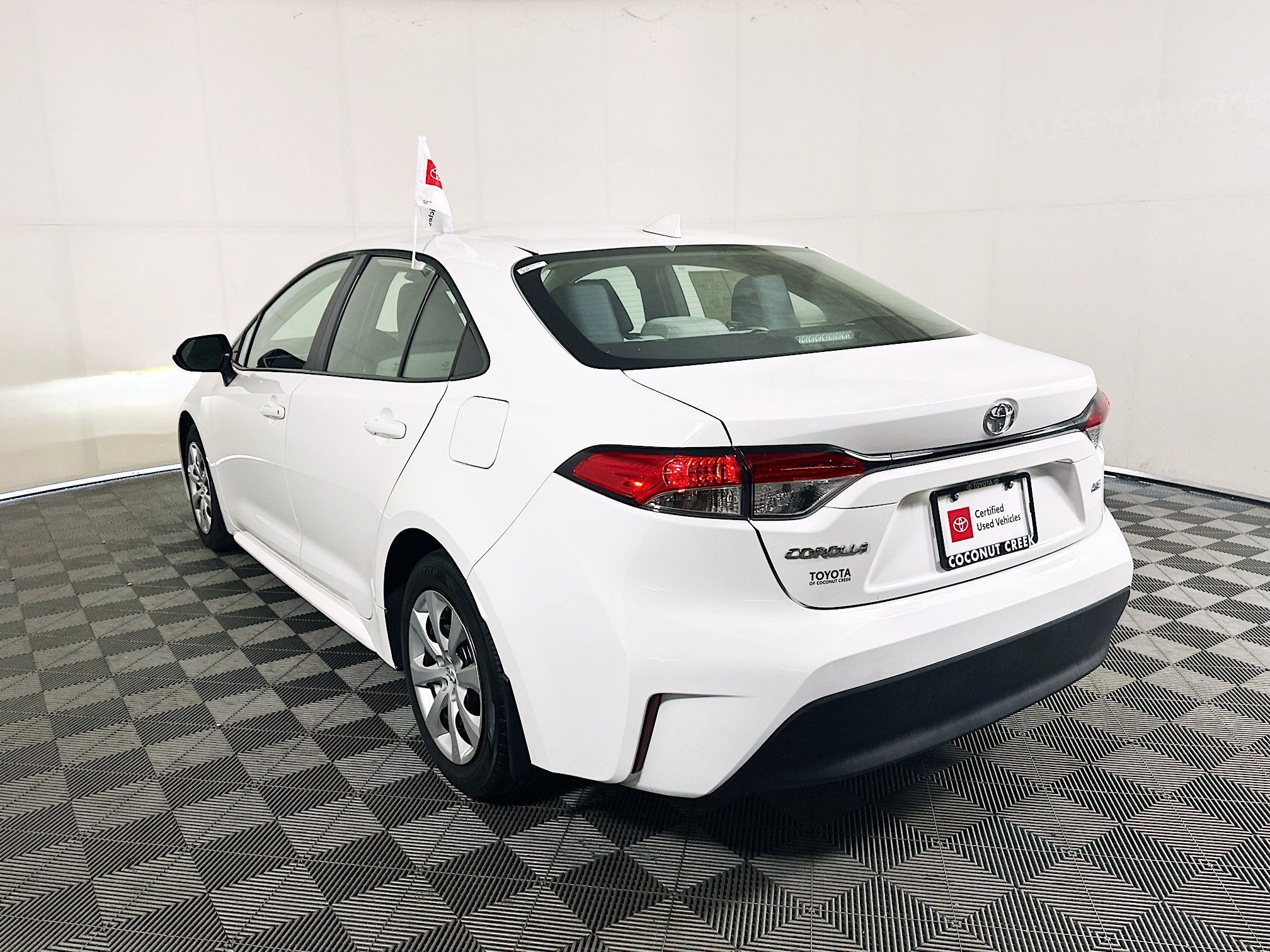 Used 2024 Ice Toyota LE image 5