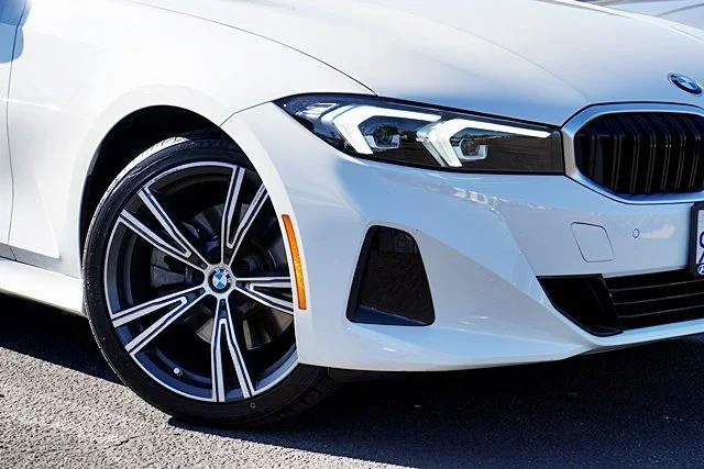 Used 2023 White BMW 330i image 3