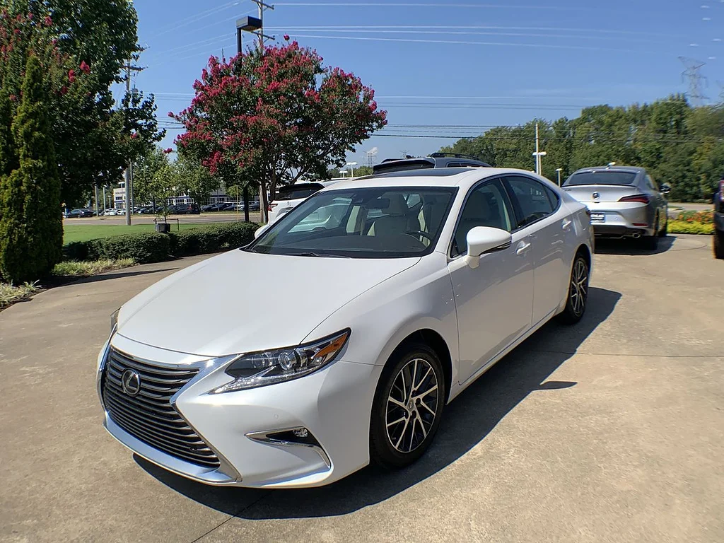 Used 2018 Eminent White Pearl Lexus 350 image 1