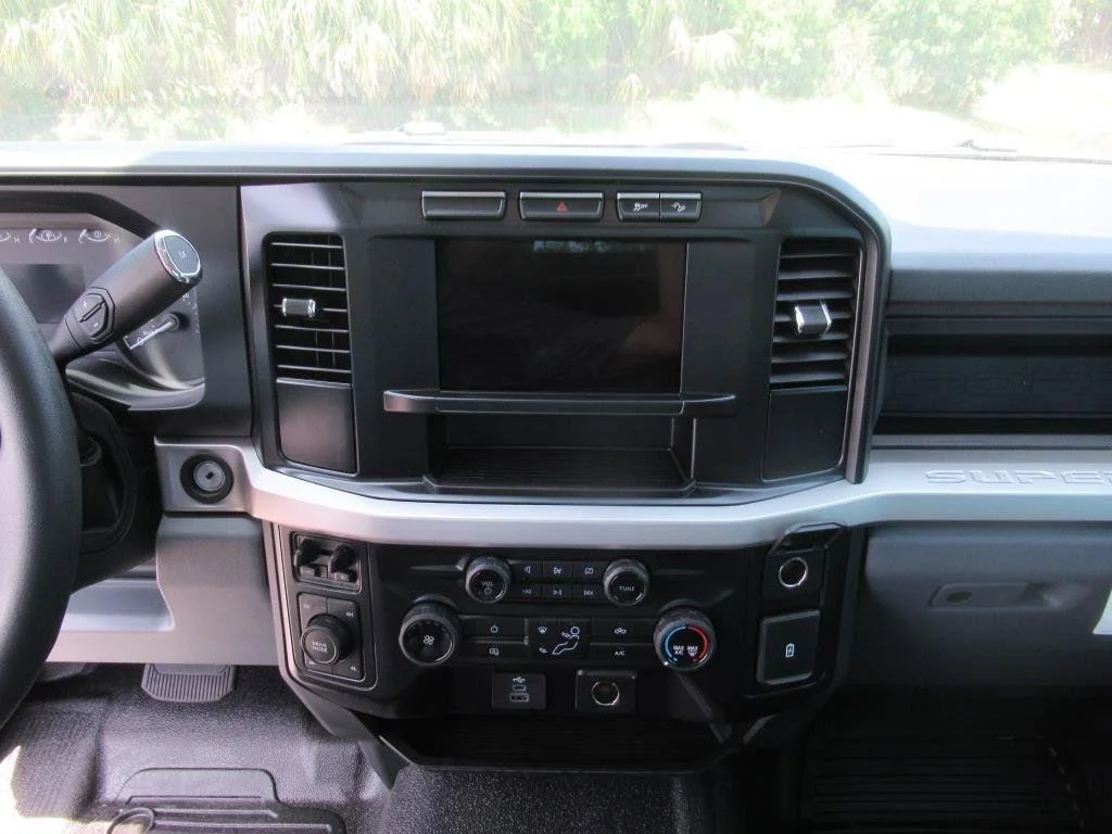New 2024 Oxford White Ford F-250® XL image 20