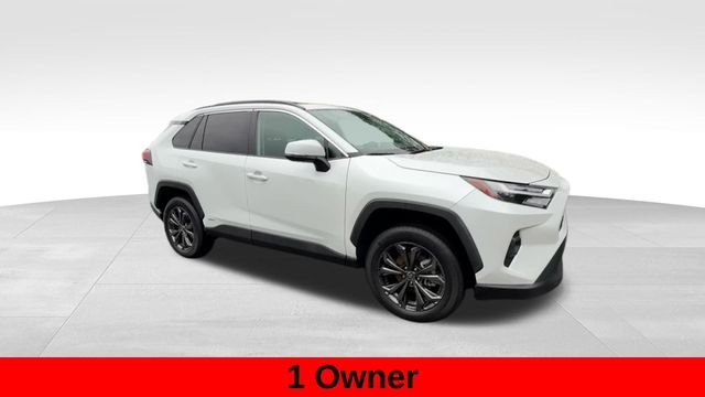 Used 2025 Beige Toyota XLE Premium image 10