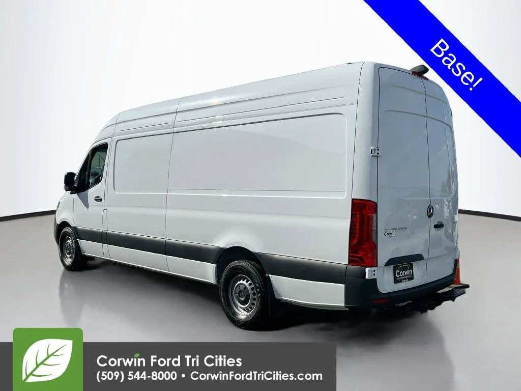 Used 2025 Arctic White Mercedes-Benz Cargo 170 WB image 9