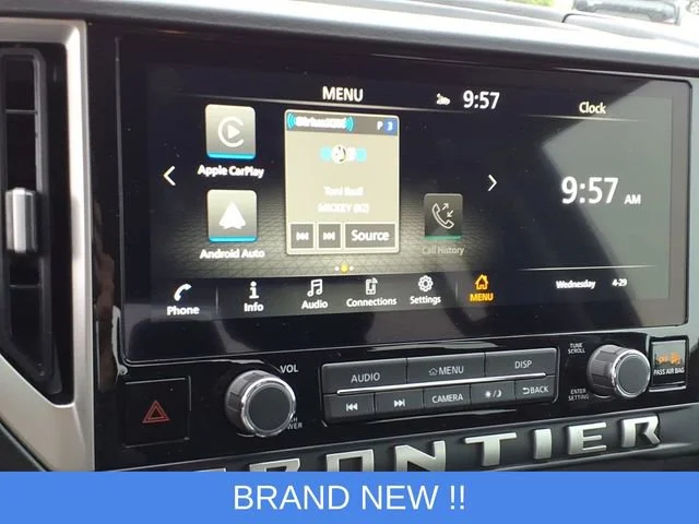 Used 2025 White Nissan Crew Cab SV 4x4 image 3